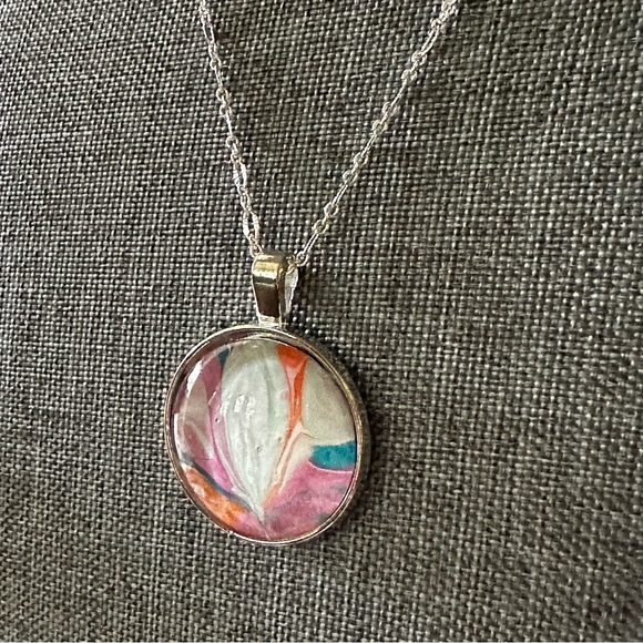 Hand painted Abstract Acrylic fluid pour art bezel pendant necklace round - Picture 7 of 8